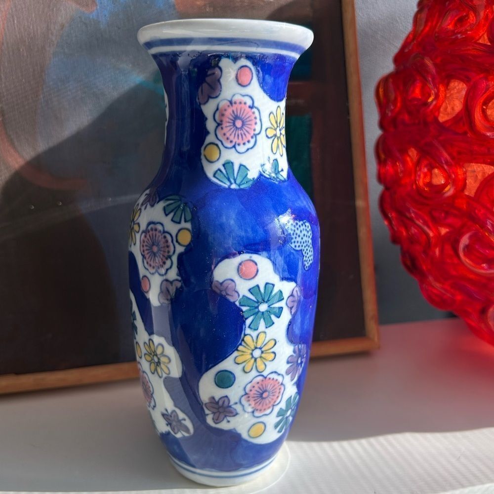 Vintage Dollarama Tall Shaped Flower Vase Blue / white - Picture 3 of 15